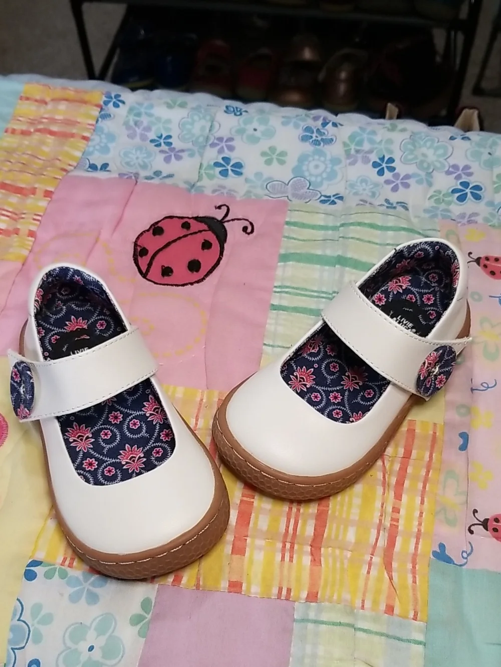 Livie & Luca White Mary Jane Shoes with Navy Floral Lining Size 5 Excellent